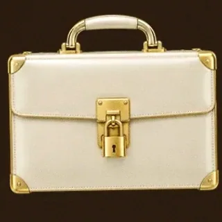 Locked leather briefcase — Cashmo